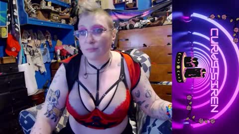 CurvySiren online show from 12.17.25