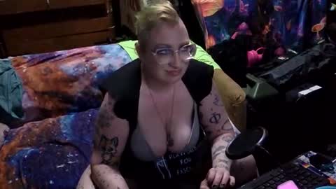 CurvySiren online show from 04.16.26