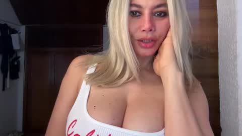 Snapshot of chicasexylatina777 chatting on 10.05.25 sexypau online show from 10.05.25