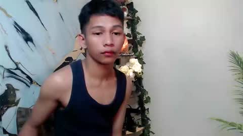 Snapshot of chick_renz chatting on 09.26.25 chick_renz online show from 09.26.25