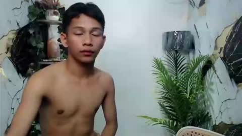 Snapshot of chick_renz chatting on 09.29.25 chick_renz online show from 09.29.25
