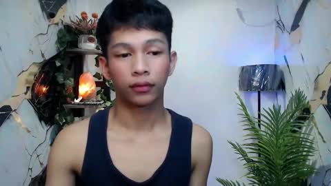 Snapshot of chick_renz chatting on 10.10.25 chick_renz online show from 10.10.25