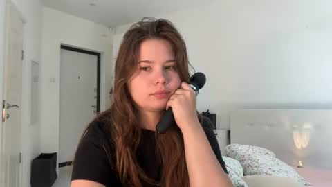 Snapshot of chiculya chatting on 06.27.26 chiculya online show from 06.27.26