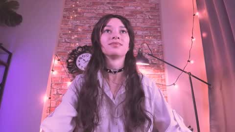 Snapshot of chill_girrrl chatting on 11.07.25 Vivian online show from 11.07.25