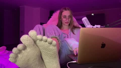 Snapshot of chillgoddess chatting on 12.24.24 Goddess Vika - owner of all ur money online show from 12.24.24