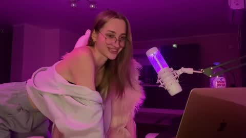 Snapshot of chillgoddess chatting on 12.24.24 Goddess Vika - owner of all ur money online show from 12.24.24