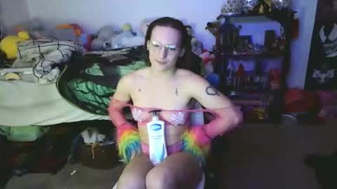 Snapshot of chippiesbedroom chatting on 02.27.26 Chip 3 online show from 02.27.26