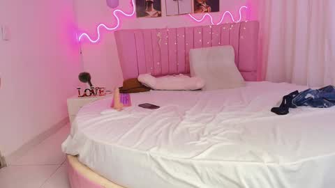 Snapshot of chiquibumbun chatting on 12.22.24 sophia online show from 12.22.24