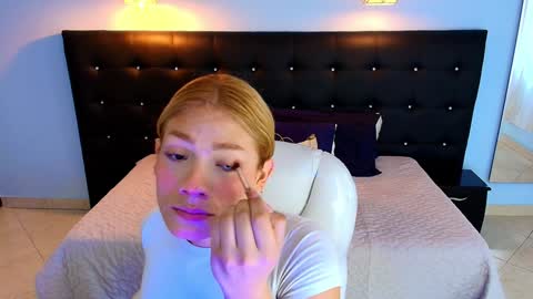 Snapshot of chloe_goddes chatting on 12.27.24 CHLOE online show from 12.27.24