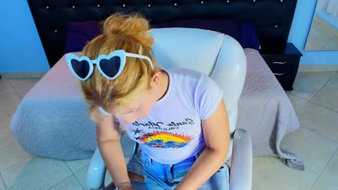 Snapshot of chloe_goddes chatting on 01.02.25 CHLOE online show from 01.02.25