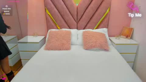 Chloe online show from 04.17.26