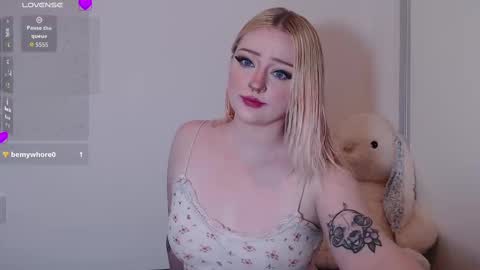 Snapshot of chloe_levine chatting on 09.14.25 Chloe Levine online show from 09.14.25