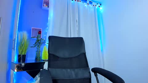 Chloe Miller  online show from 12.08.24