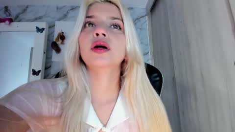 Snapshot of chloe_sweet7 chatting on 06.21.26 Chloe Miller online show from 06.21.26
