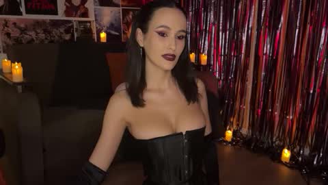 chloe online show from 10.25.25