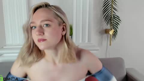 Snapshot of chloedeccker chatting on 05.27.26 Chloe Deccker online show from 05.27.26