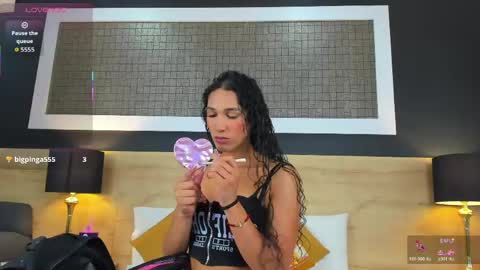 Chloe  online show from 04.14.26