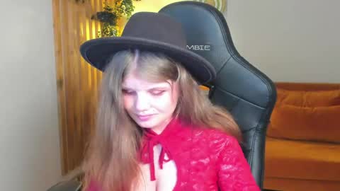 ChloeHalses online show from 05.10.26