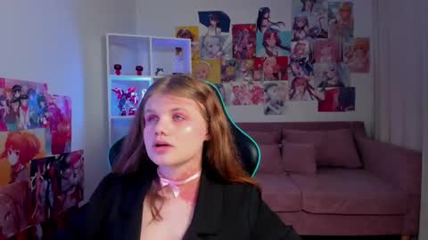 ChloeHalses online show from 06.04.26