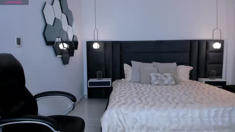 Chloe  OF chloemanson online show from 12.29.24