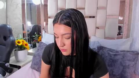 Chloe  online show from 01.05.26