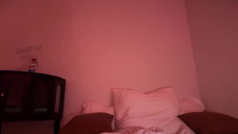 Snapshot of chloeros3e chatting on 10.04.25 chloeros3e online show from 10.04.25