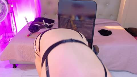 Snapshot of chloerossee chatting on 04.21.26 Chloe rosse online show from 04.21.26