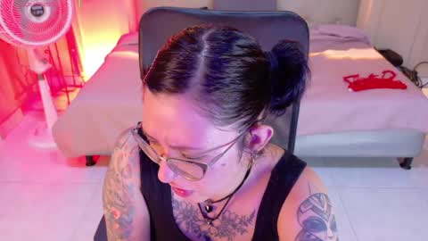 Snapshot of chloerossee chatting on 05.15.26 Chloe rosse online show from 05.15.26