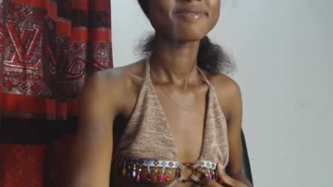 Snapshot of choco_petitqueen chatting on 12.29.24 choco_petitqueen online show from 12.29.24