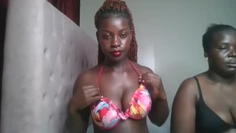 Snapshot of chocolate_iva chatting on 09.11.25 Iva online show from 09.11.25