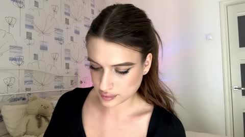 Snapshot of christadenyes chatting on 06.18.26 Angelina online show from 06.18.26