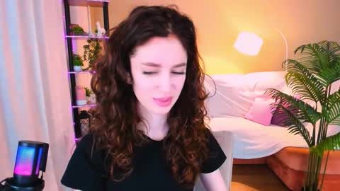 christinaconteeree online show from 10.03.25
