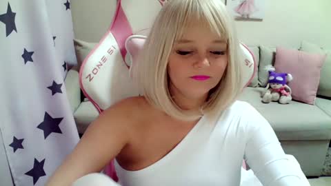 Snapshot of christirose chatting on 12.25.24 Christi online show from 12.25.24