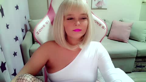 Snapshot of christirose chatting on 02.08.25 Christi online show from 02.08.25