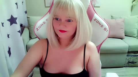 Snapshot of christirose chatting on 09.17.25 Christi online show from 09.17.25