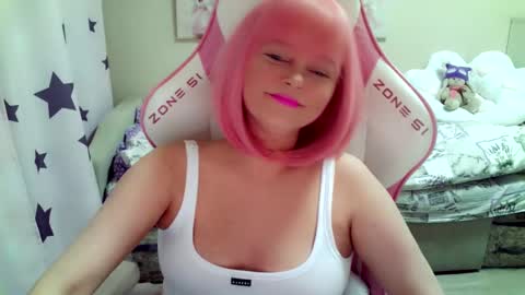 Snapshot of christirose chatting on 10.13.25 Christi online show from 10.13.25