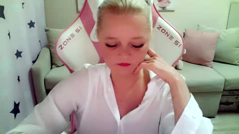 Snapshot of christirose chatting on 07.04.26 Christi online show from 07.04.26