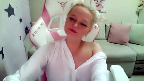 Snapshot of christirose chatting on 07.07.26 Christi online show from 07.07.26