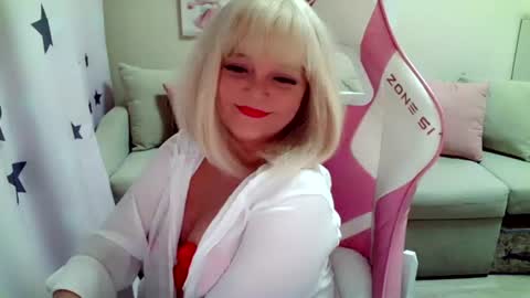 Snapshot of christirose chatting on 07.25.26 Christi online show from 07.25.26
