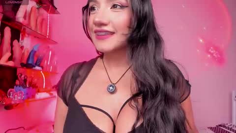 Snapshot of christymilk1 chatting on 10.06.25 christy online show from 10.06.25