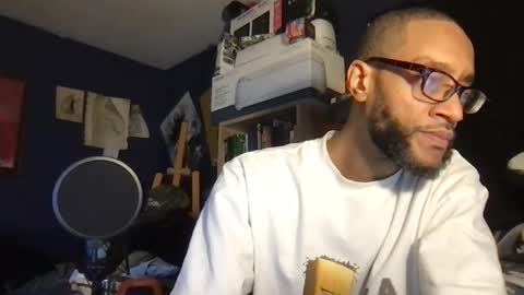 Snapshot of chronicle_of_biddick chatting on 11.22.25 Vinny.D online show from 11.22.25