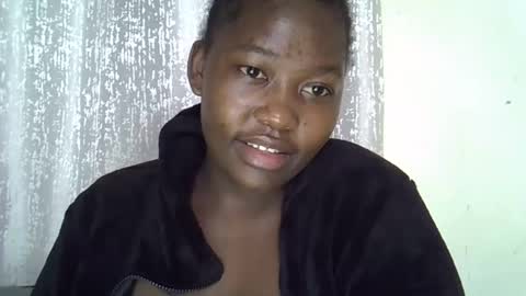 Snapshot of chubby_queenie07 chatting on 04.12.26 DivaDee online show from 04.12.26