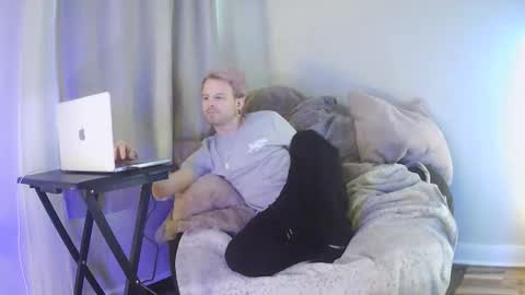 Snapshot of chubschadwell chatting on 11.27.25 ChubsChadwell online show from 11.27.25