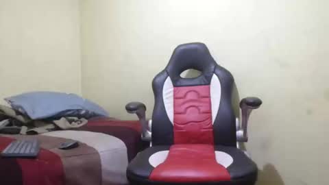 Snapshot of chupameloxxx3 chatting on 02.05.25 el papi online show from 02.05.25