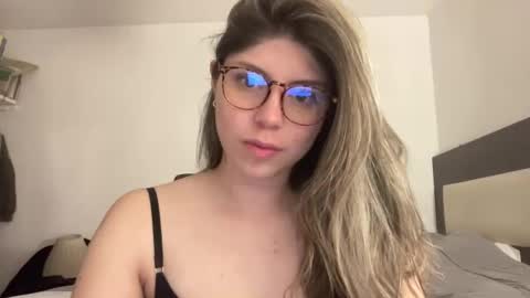 Snapshot of cind3erella chatting on 01.16.25 cind3erella online show from 01.16.25