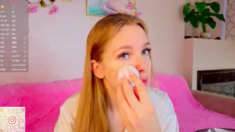 Snapshot of cindyreming01 chatting on 10.05.25 indy online show from 10.05.25