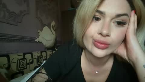 Snapshot of cindysweet24 chatting on 04.23.26 GreenKarina online show from 04.23.26