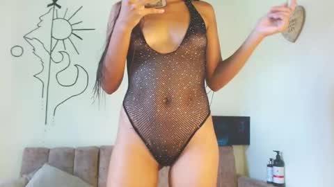 Snapshot of cinna__ chatting on 09.27.25 cinna__ online show from 09.27.25