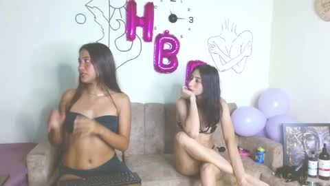 Snapshot of cinna__ chatting on 11.13.25 cinna__ online show from 11.13.25