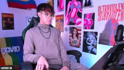 Snapshot of cinnamon_boyxxx chatting on 12.29.24 David     Independent Model online show from 12.29.24